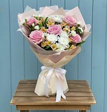 Букет цветов из:  Гвоздики, Орхидеи и Розы в Переясловской