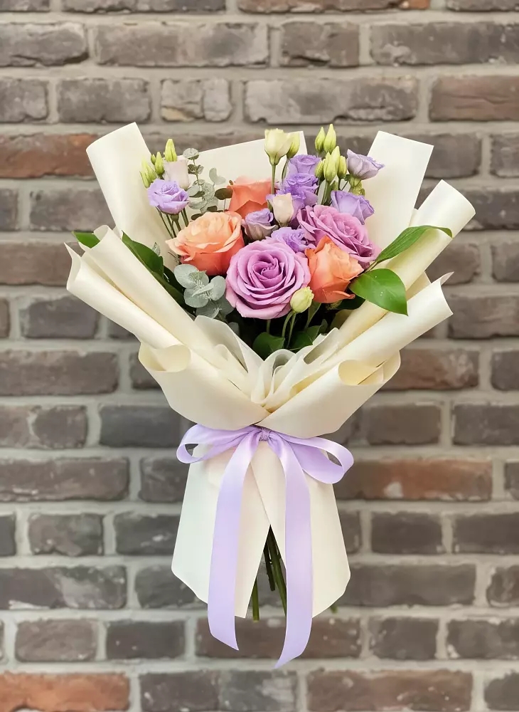 Букет цветов из: Лизиантусы и Розы в Переясловской