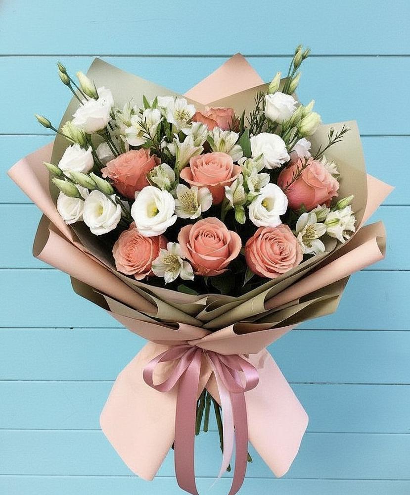 Букет цветов из: Розы, Альстромерии и Лизиантусы в Переясловской