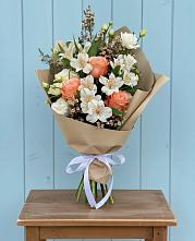 Букет цветов из:  Альстромерии, Лизиантусы, Розы и Хризантемы в Переясловской