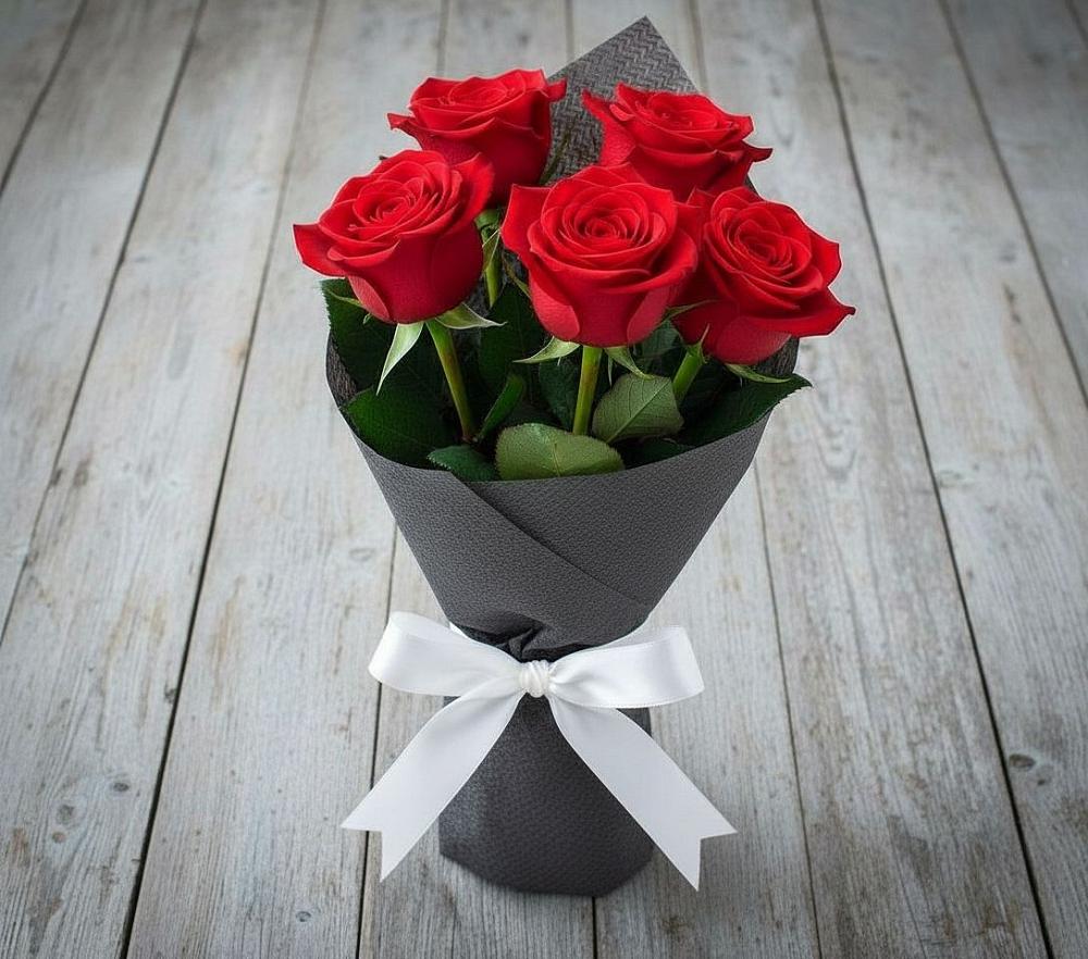 Букет 5 Красных роз Эдлесс Лав в Переясловской