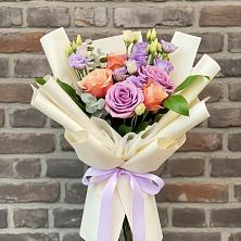 Букет цветов из:  Лизиантусы и Розы в Переясловской