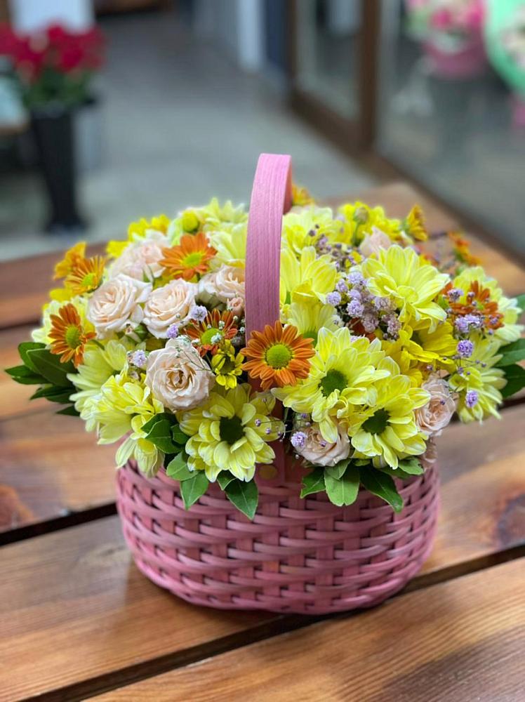 Цветочная композиция из Хризантемы и Розы в корзине в Переясловской