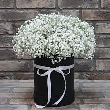 Цветочная композиция из Гипсофила в шляпной коробке в Переясловской