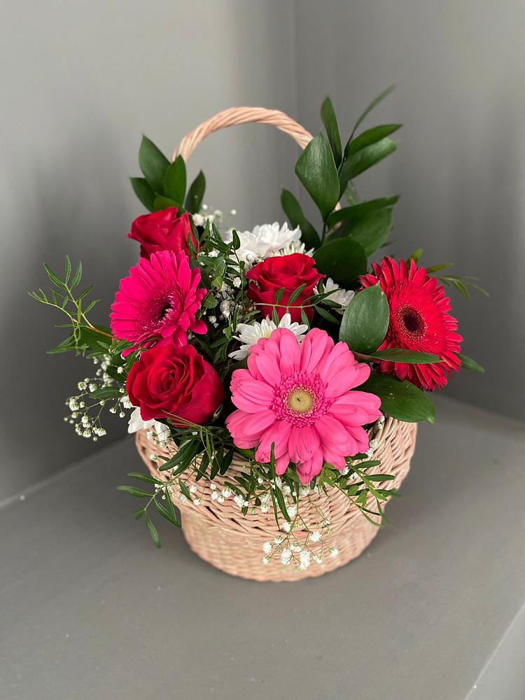 Цветочная композиция из Розы, Хризантемы и Герберы в корзине в Переясловской